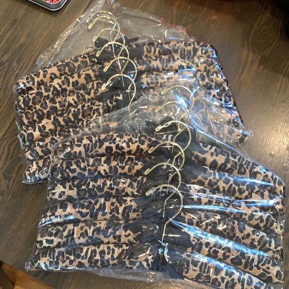 Currently IRL Closet 3/$15 Satin cheetah lingerie hangers (pack of 6) - Picture 3 of 3